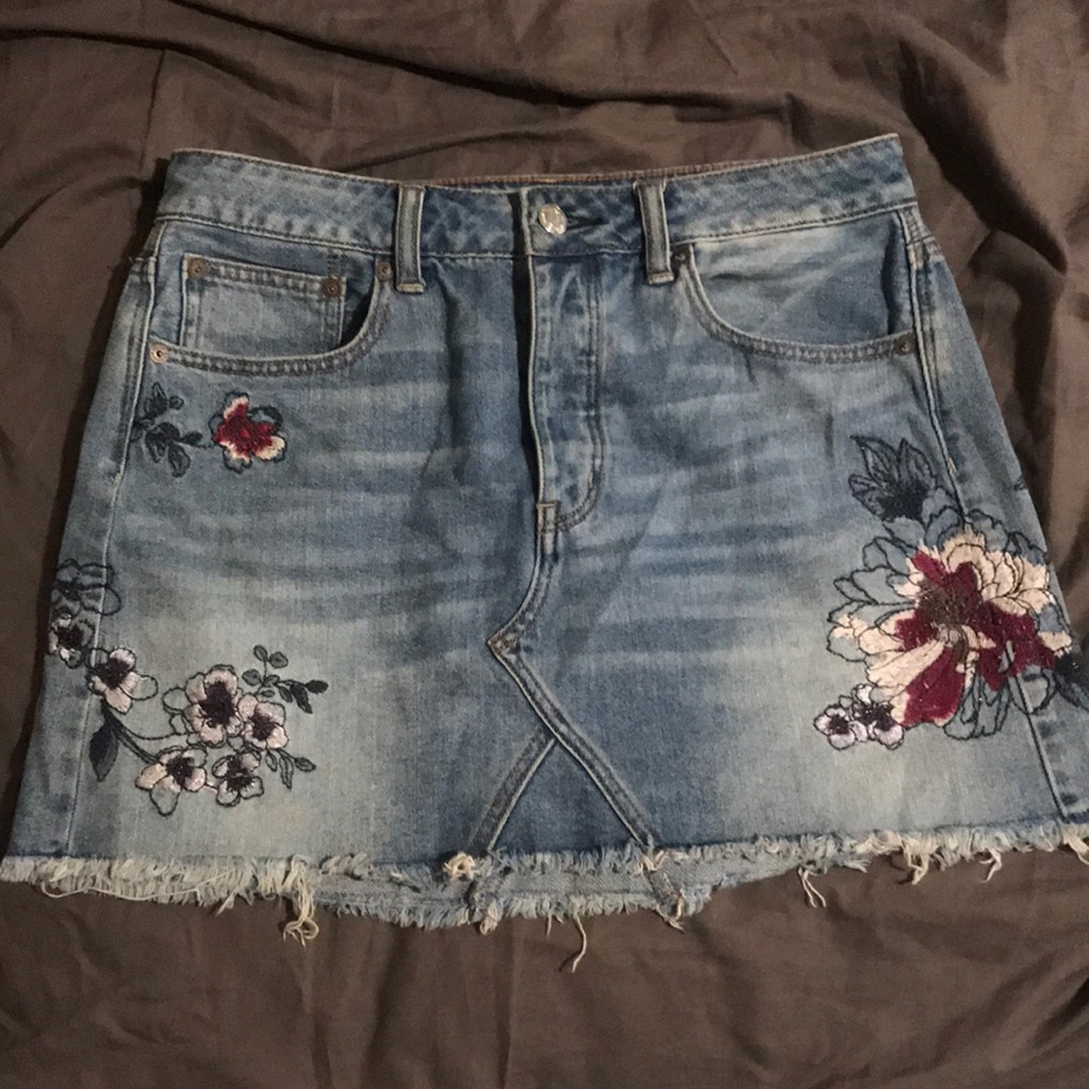 American eagle floral jean skirt medium wash